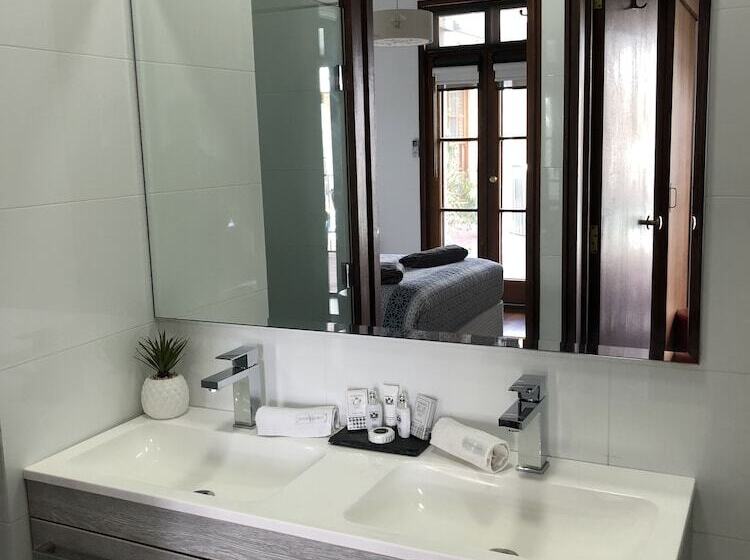 Пансион Fairway Manor Accomodation