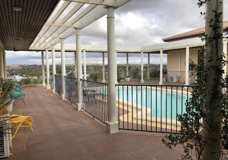 Пансион Fairway Manor Accomodation