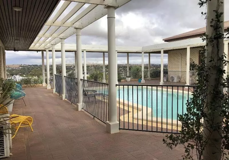 Majatalo Fairway Manor Accomodation