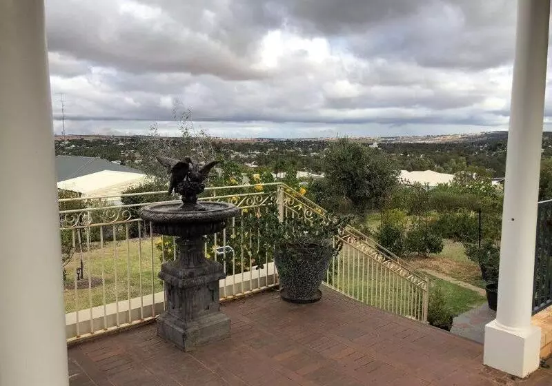 Majatalo Fairway Manor Accomodation