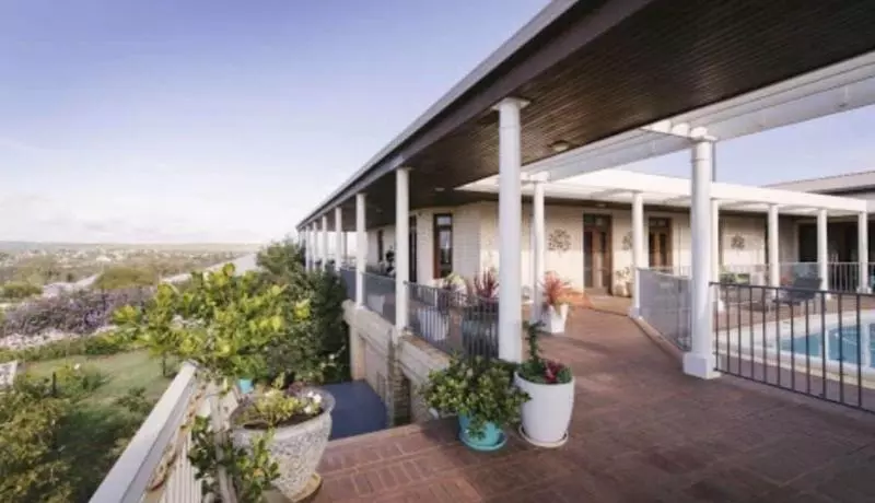 Majatalo Fairway Manor Accomodation