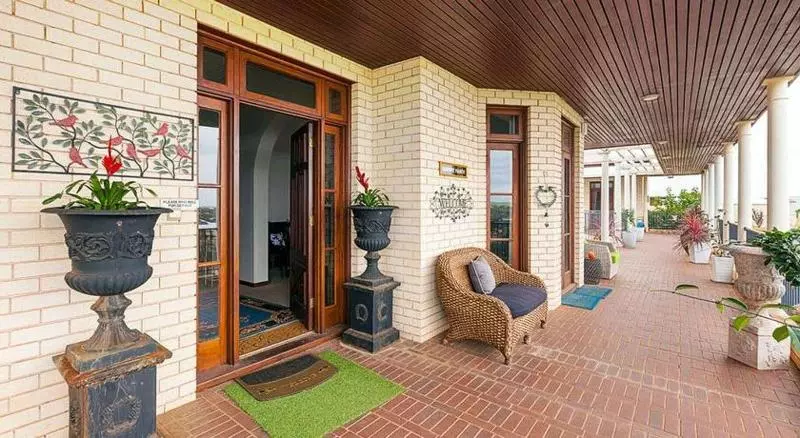 Majatalo Fairway Manor Accomodation