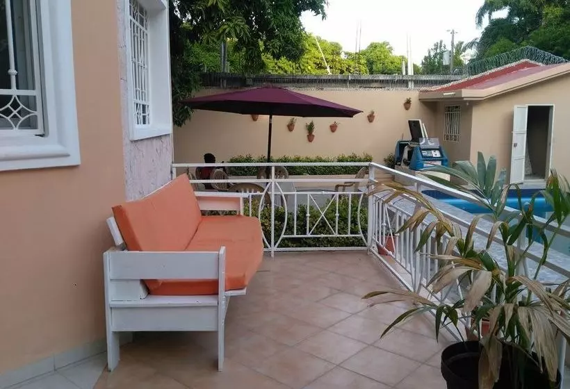 پانسیون Hibiscus Guest House