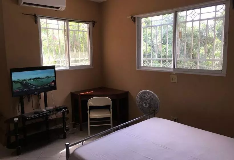 پانسیون Hibiscus Guest House