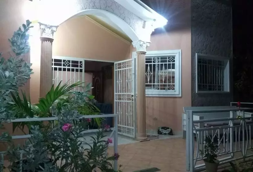 پانسیون Hibiscus Guest House