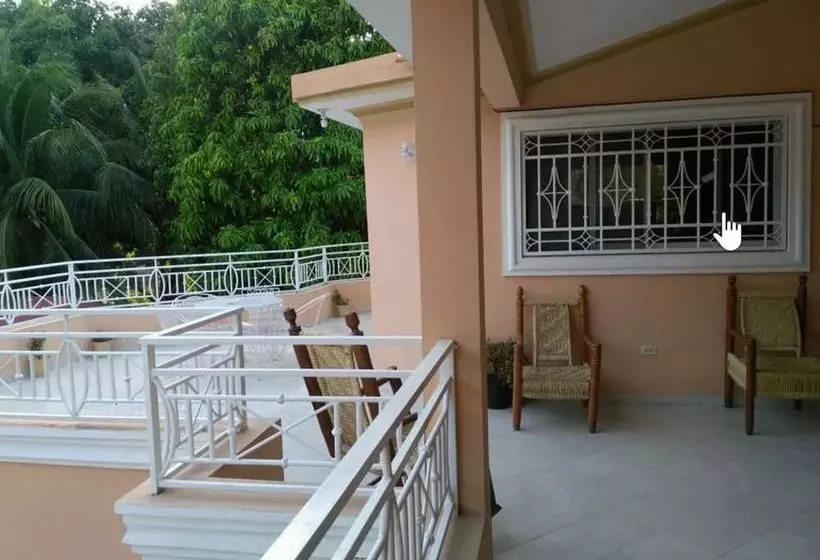 پانسیون Hibiscus Guest House