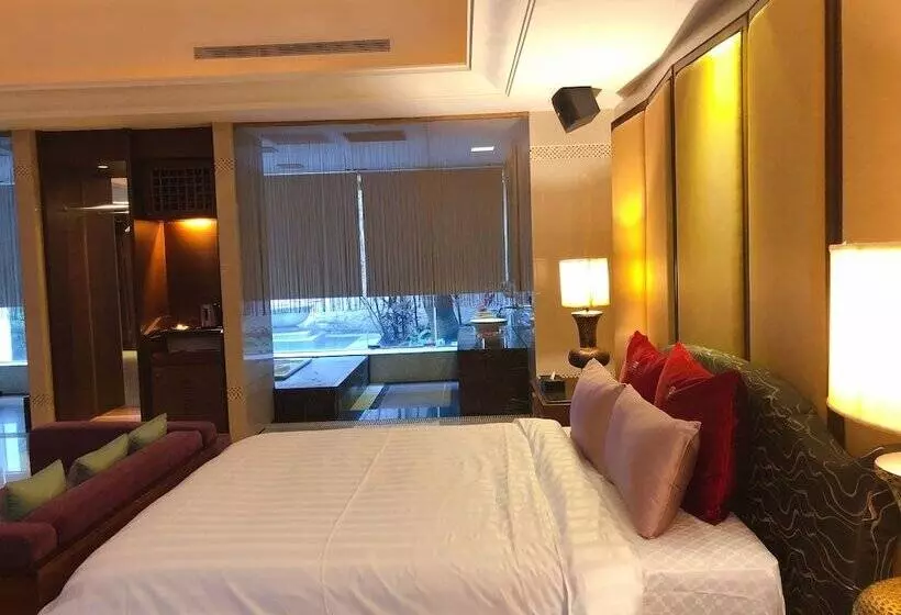 Q Motel