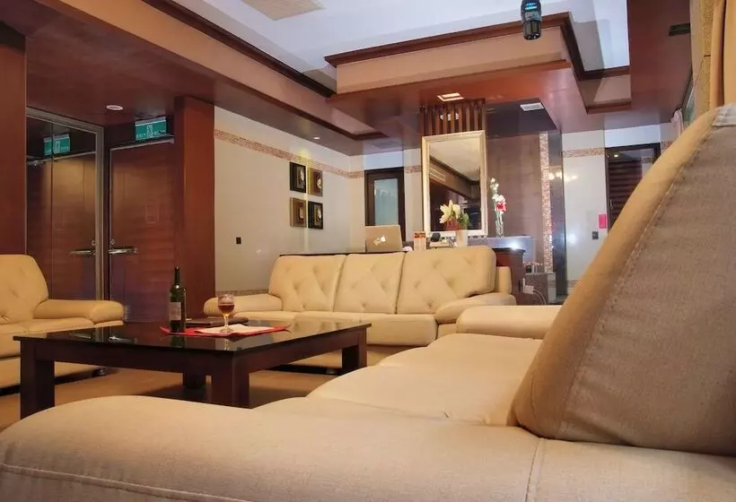 Q Motel