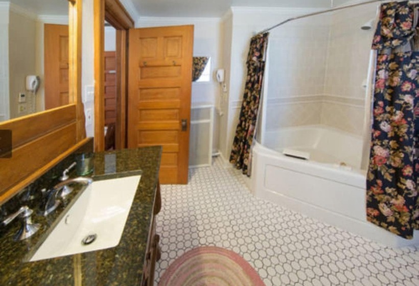 住宿加早餐  Mcconnell Inn