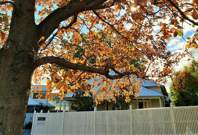 Healesville House   Magnolia House