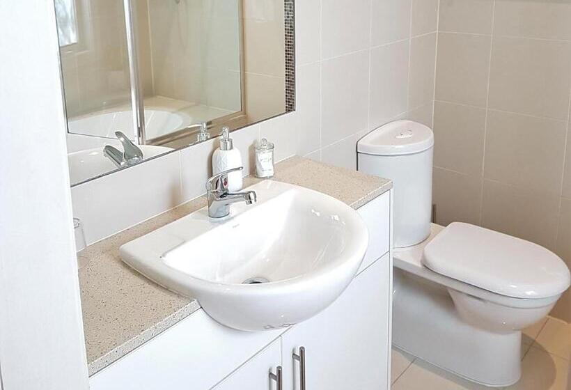 Healesville House   Magnolia House