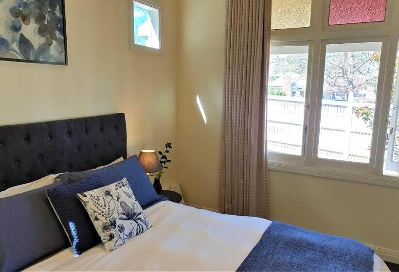 Healesville House   Magnolia House