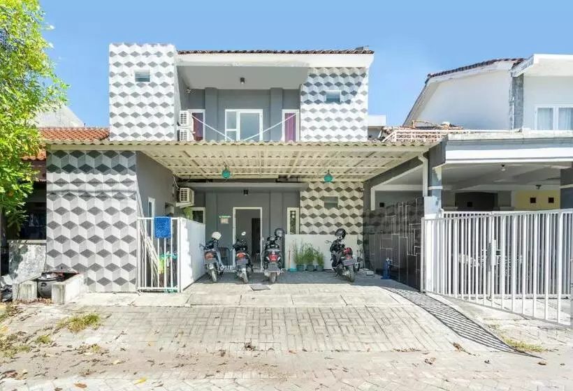ホテル Airy Gunung Anyar Pecatu Tiga E9 Surabaya