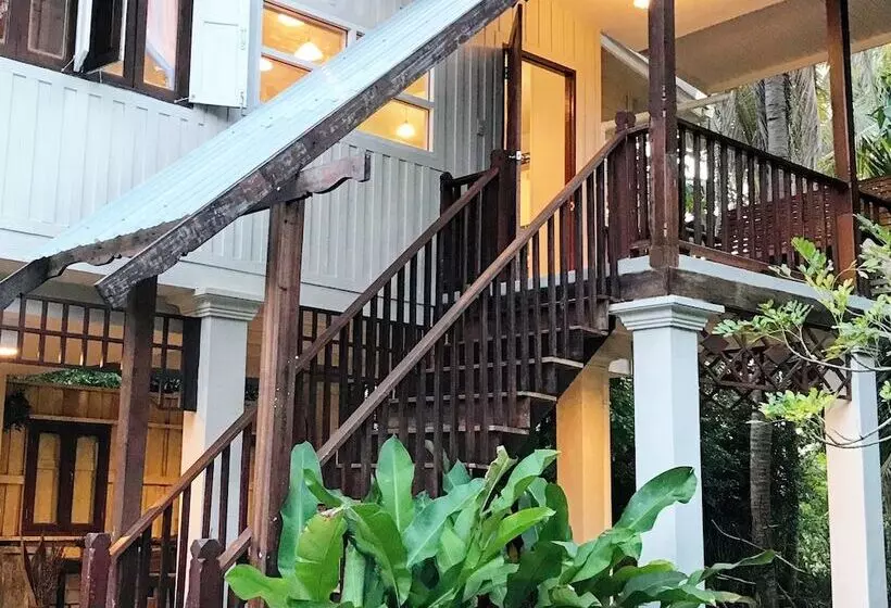 Hotelli Baan Suan Amphawa