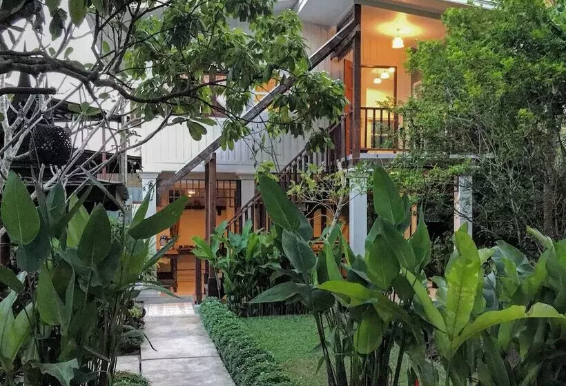 Hotelli Baan Suan Amphawa