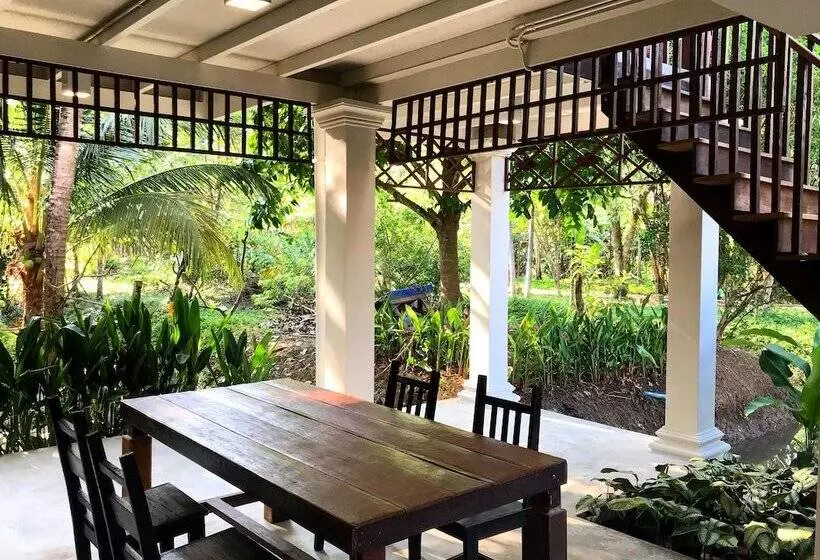 Hotelli Baan Suan Amphawa