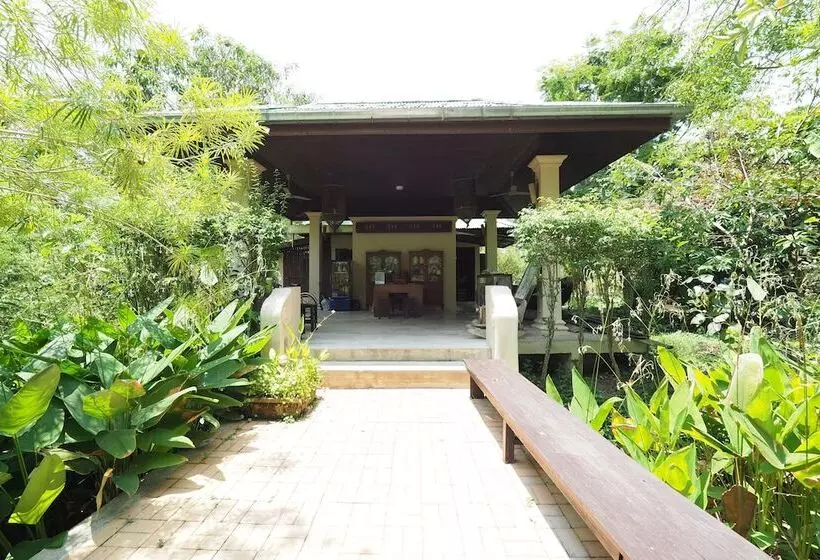 Hotelli Baan Suan Amphawa