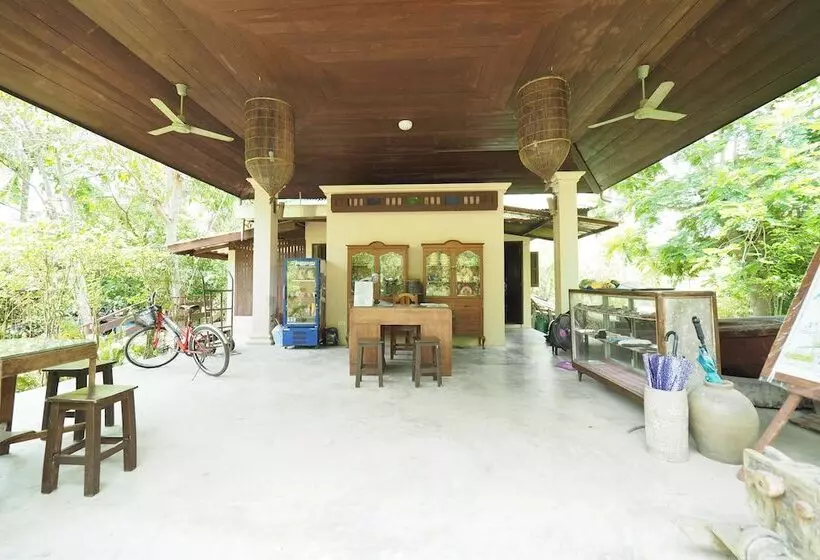 Hotelli Baan Suan Amphawa