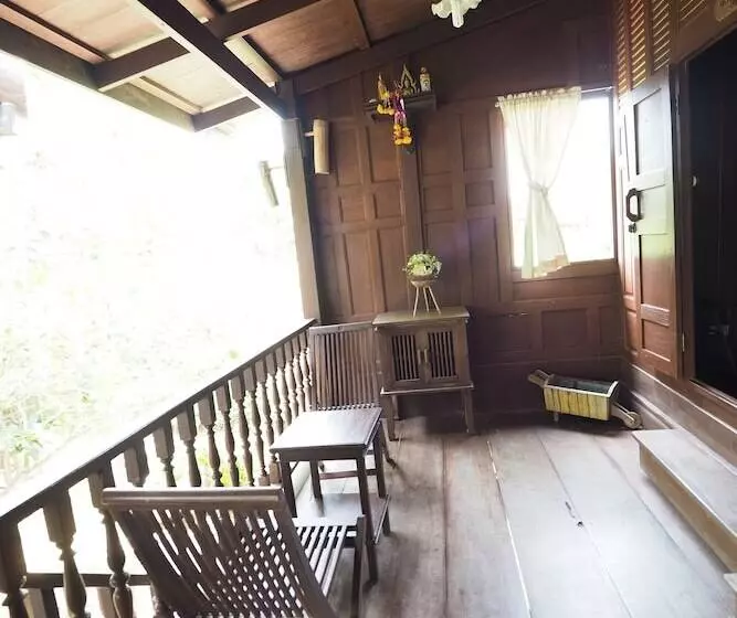 Hotelli Baan Suan Amphawa