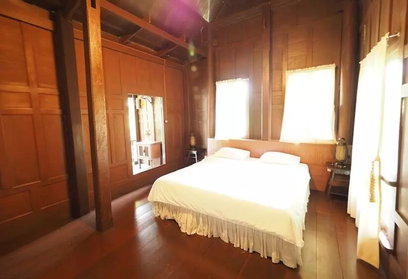 Hotelli Baan Suan Amphawa