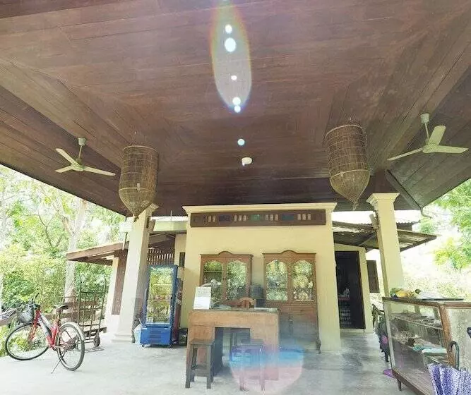 Hotelli Baan Suan Amphawa