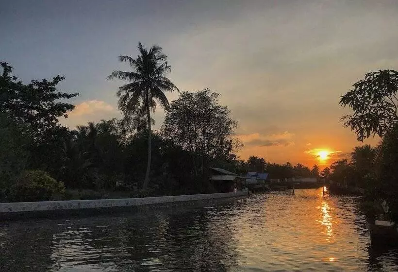 Hotelli Baan Suan Amphawa