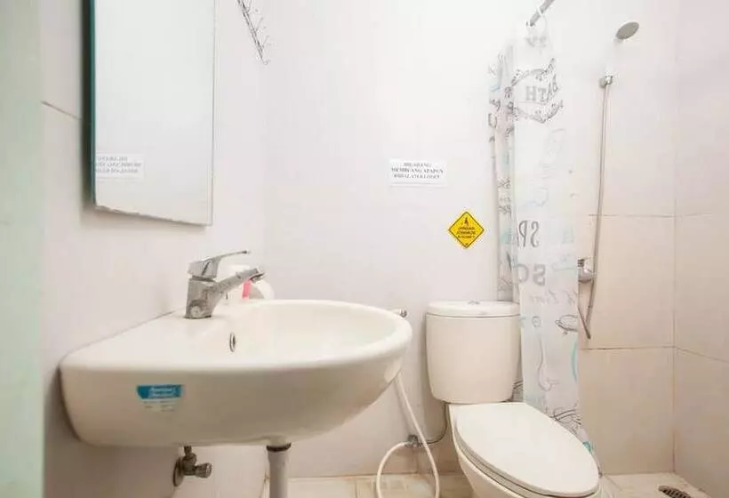 Hotel Reddoorz @ Raya Tidar