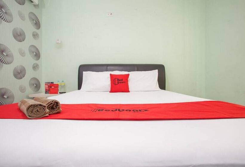 فندق Reddoorz @ Raya Tidar