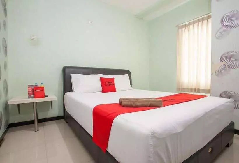 Hotel Reddoorz @ Raya Tidar