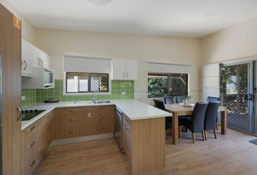 Отель Reflections Scotts Head Holiday Park