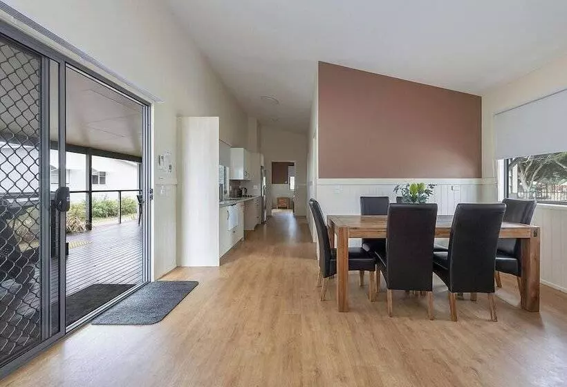 ホテル Reflections Scotts Head   Holiday Park