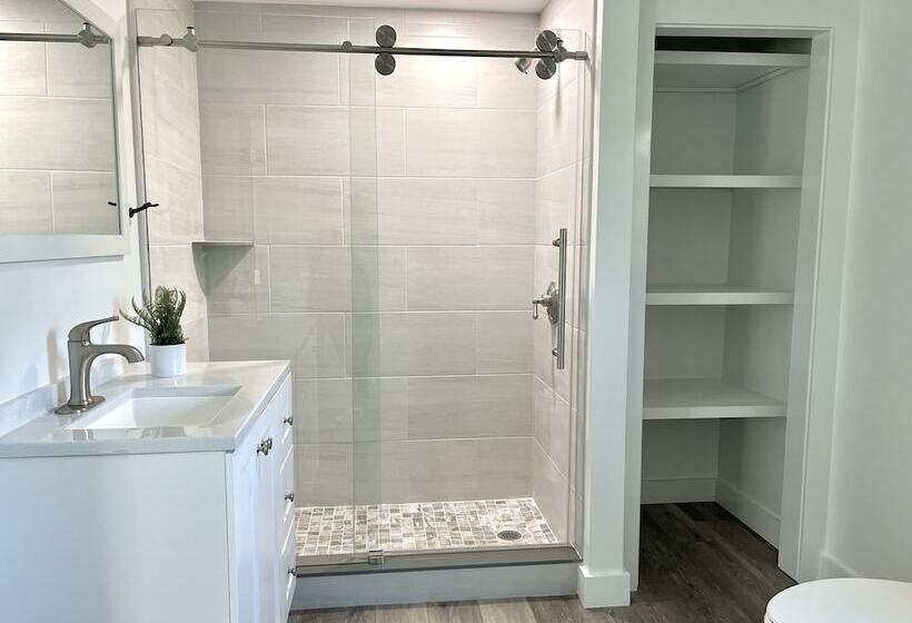 فندق على الطريق Kingfisher Lodging