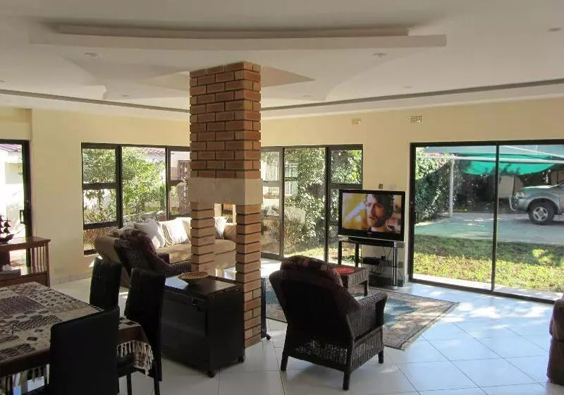 پانسیون Art Lodges