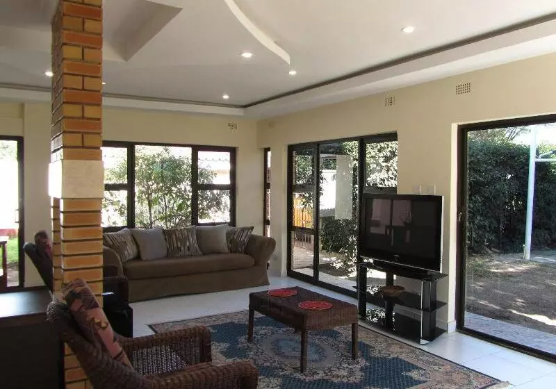 پانسیون Art Lodges