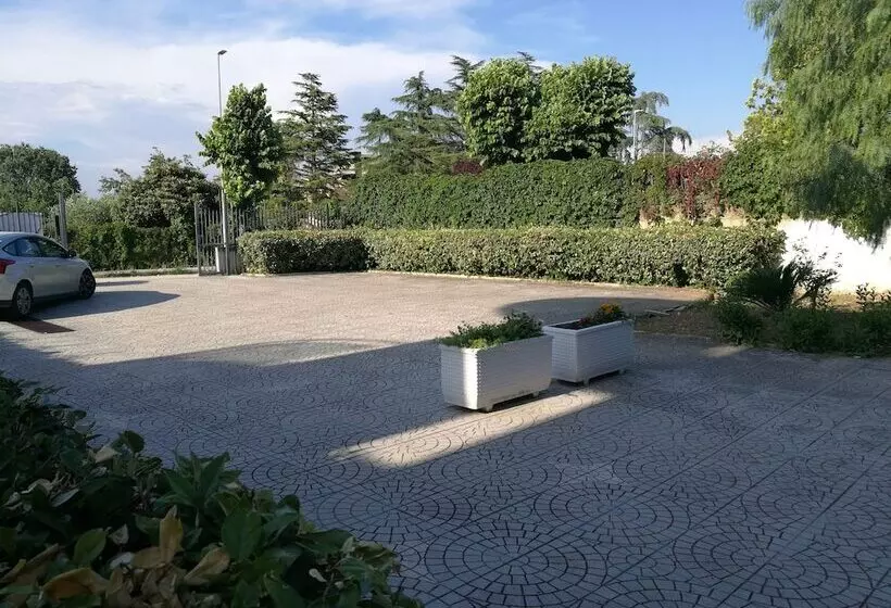 ベッドアンドブレックファースト Garden Inn