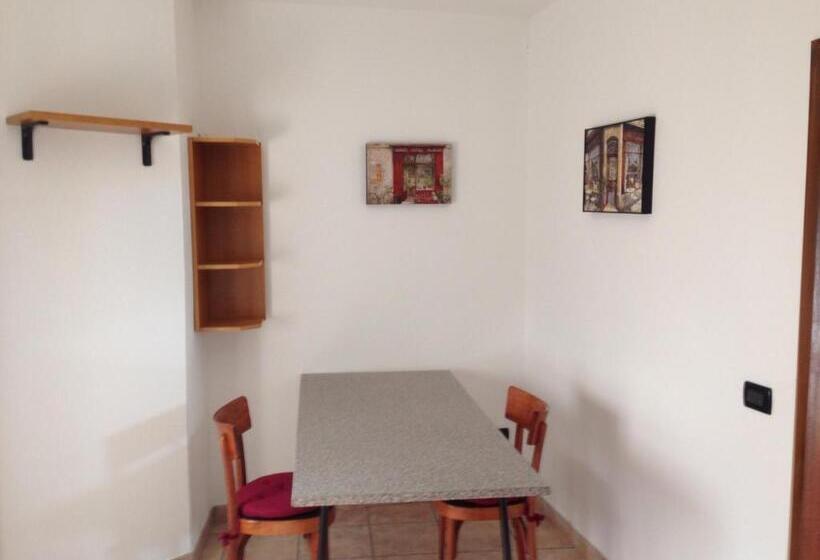 ホテル De La Tour