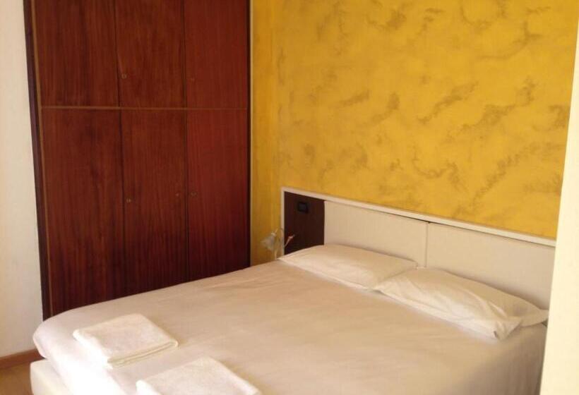 ホテル De La Tour