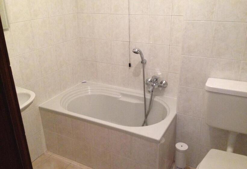 ホテル De La Tour