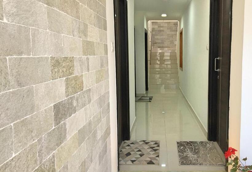 בית מלון כפרי Ess & Bee Resorts