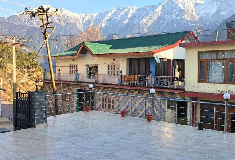 בית מלון כפרי Ess & Bee Resorts