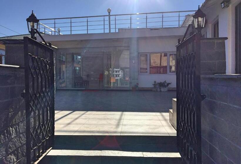 בית מלון כפרי Ess & Bee Resorts