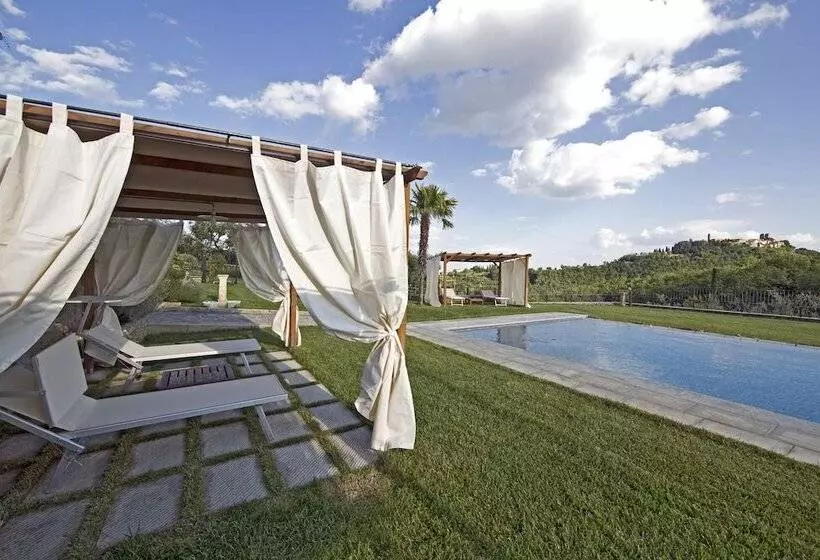 Hotelli Podere Le Volte   Country House