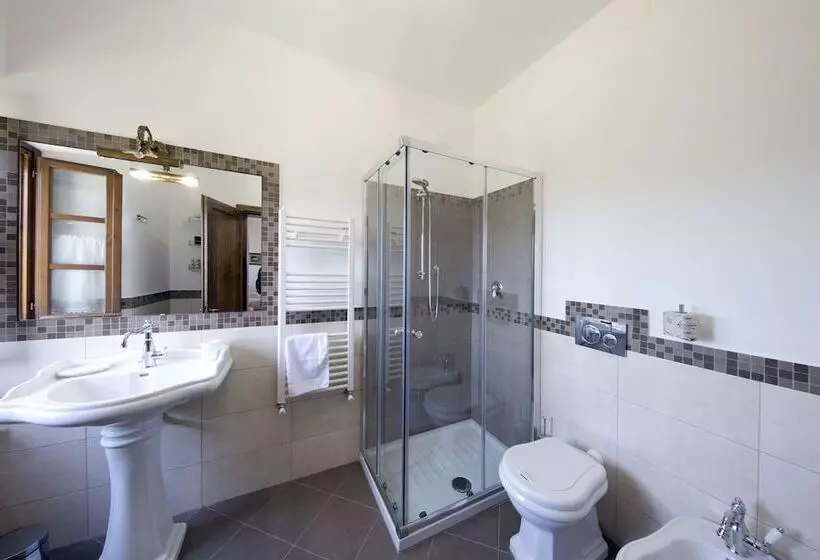 Hotelli Podere Le Volte   Country House