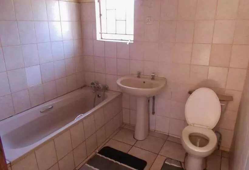 پانسیون Jojomo Guest House