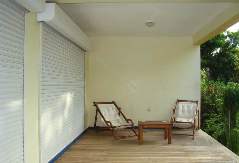 پانسیون Reva Castel