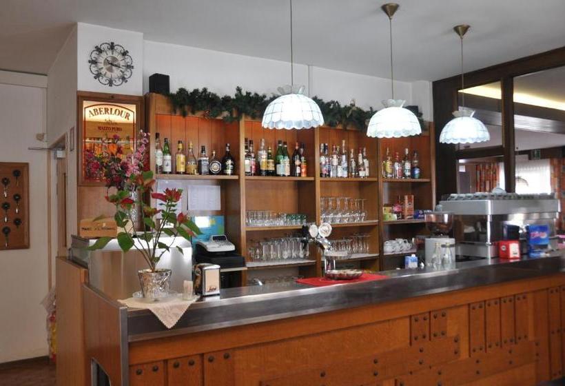 Отель Casa Alpina Dobbiaco