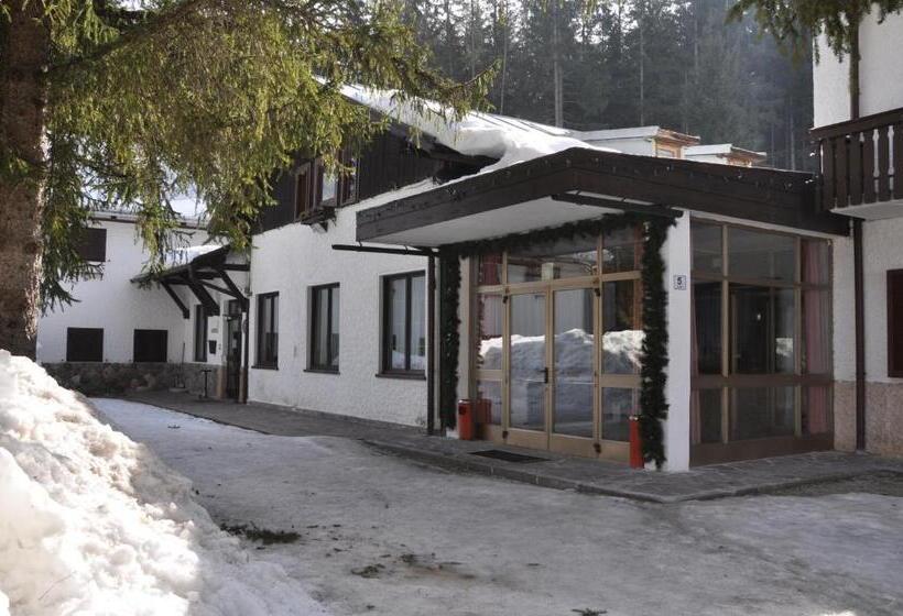 Отель Casa Alpina Dobbiaco