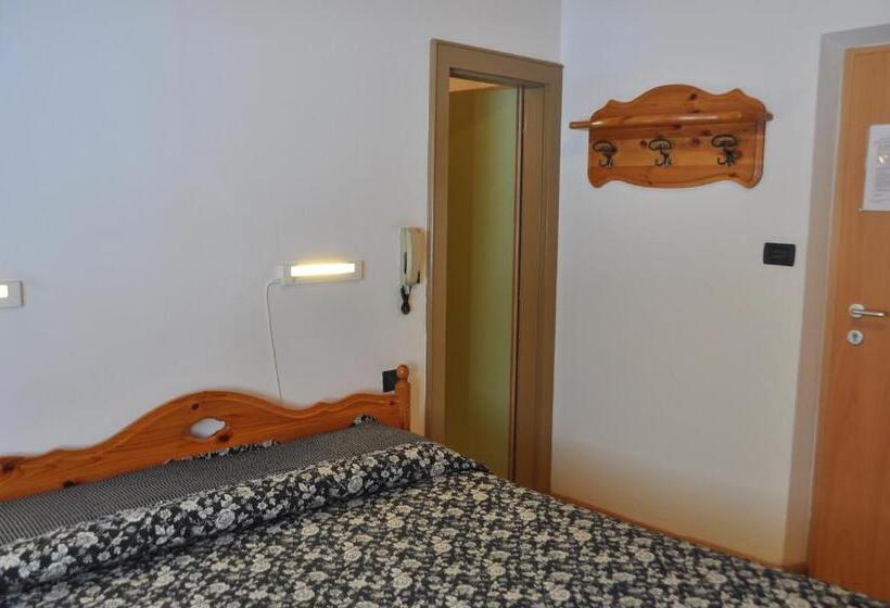 Отель Casa Alpina Dobbiaco