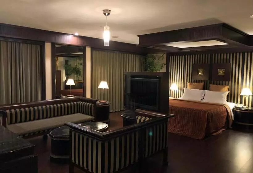 Love Tree Motel