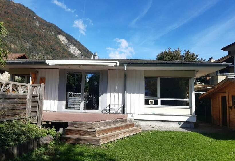 צימר Adventure Guesthouse Interlaken